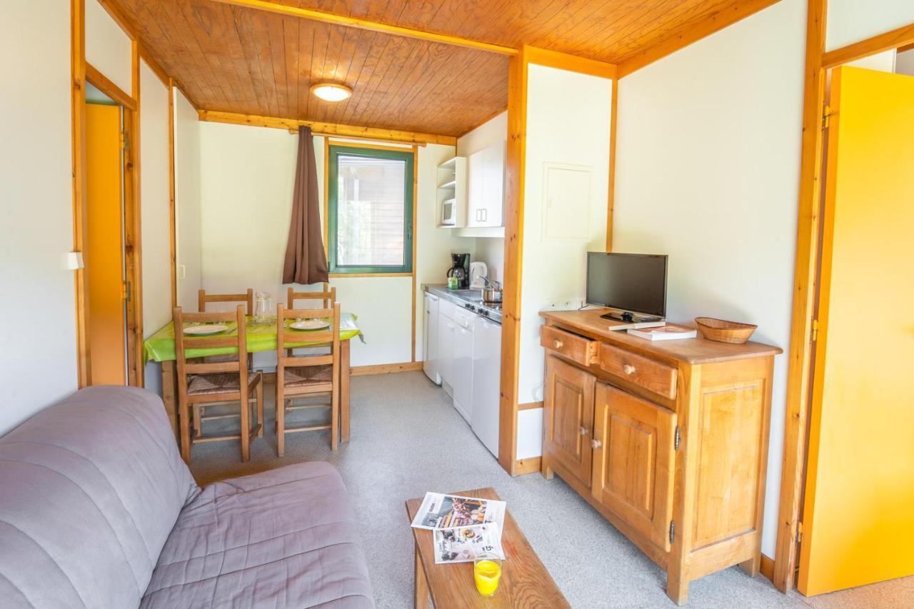 Les Chalets De Booz Saint-Germain-du-Teil Exterior photo